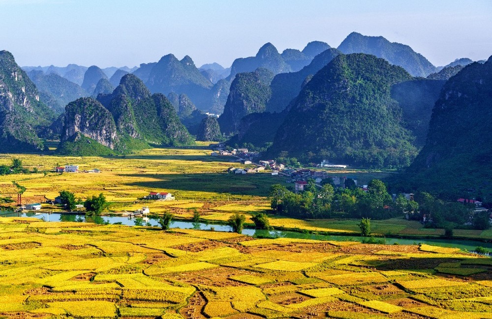 Essential Vietnam & Cambodia River Cruise (Flights Included)